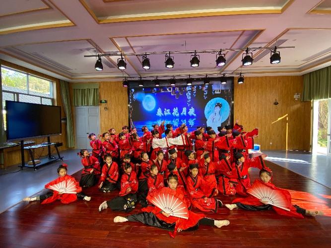 小学生庆元旦诗歌小学生庆元旦诗歌朗诵视频